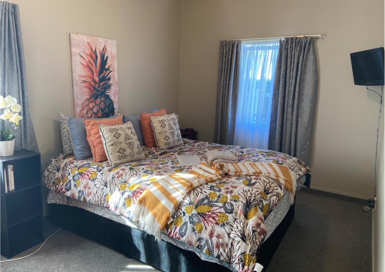 Warm On Waterloo Bed & Breakfast Palmerston North Ngoại thất bức ảnh